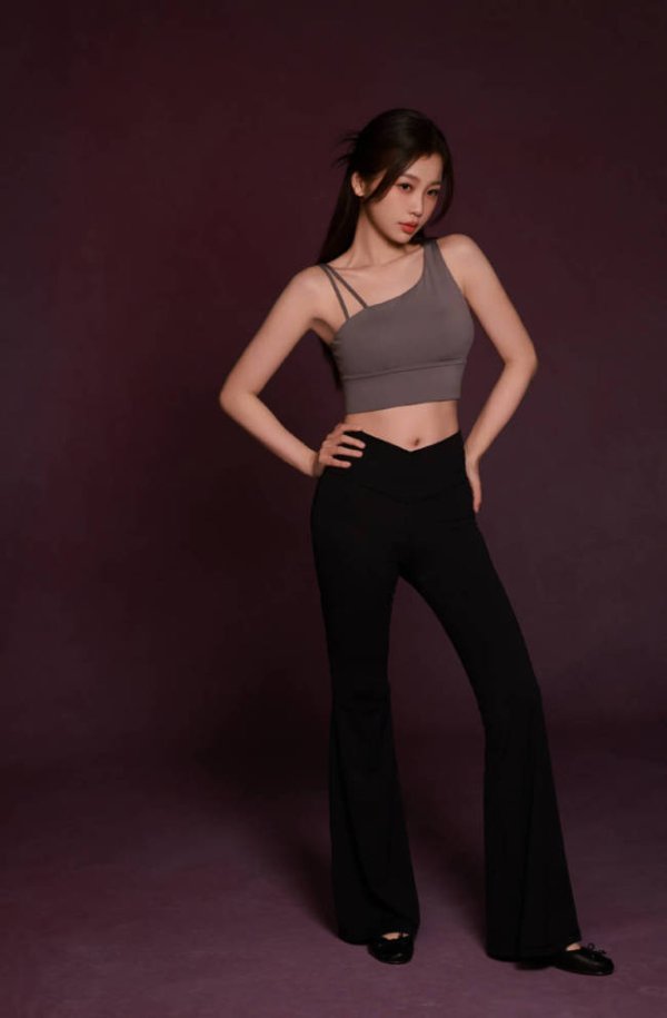 亿盛资产 虞书欣身穿瑜伽服曲线优美 运动风氧气少女感十足